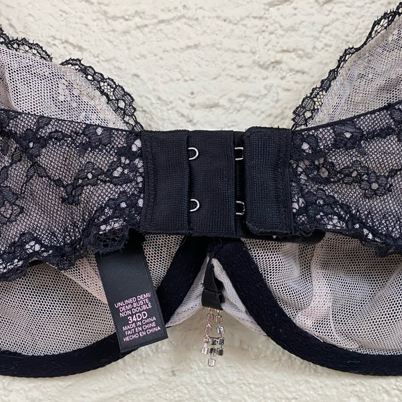 Victoria’s Secret embellished unlined demi bra. 34DD. Black lace with shine! - Picture 4 of 5